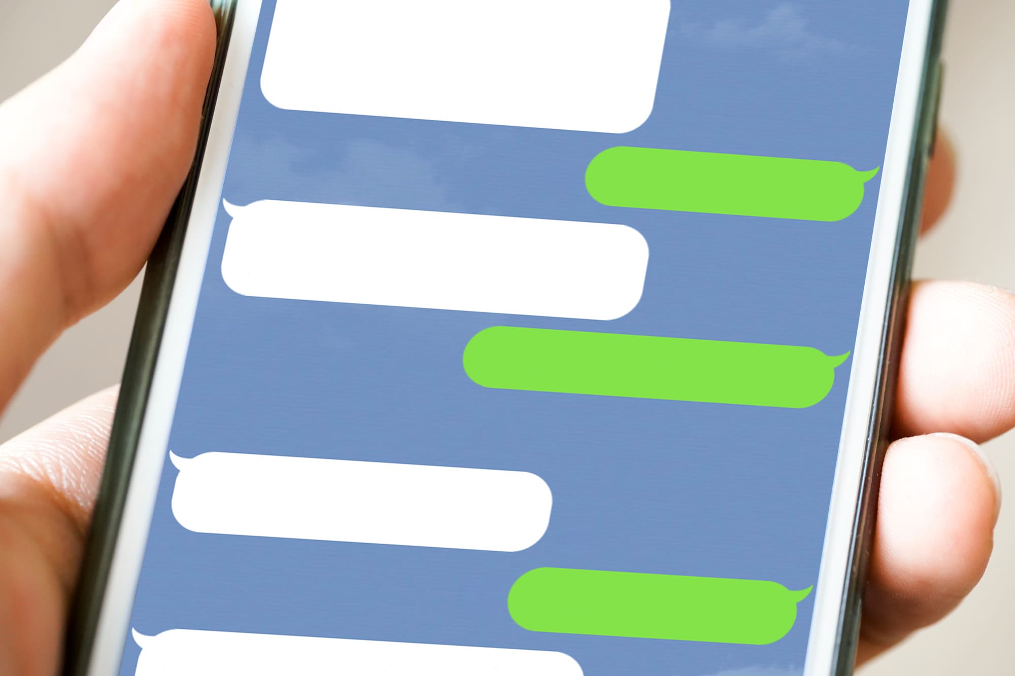 LINE相談を象徴する、スマートフォンのチャット画面